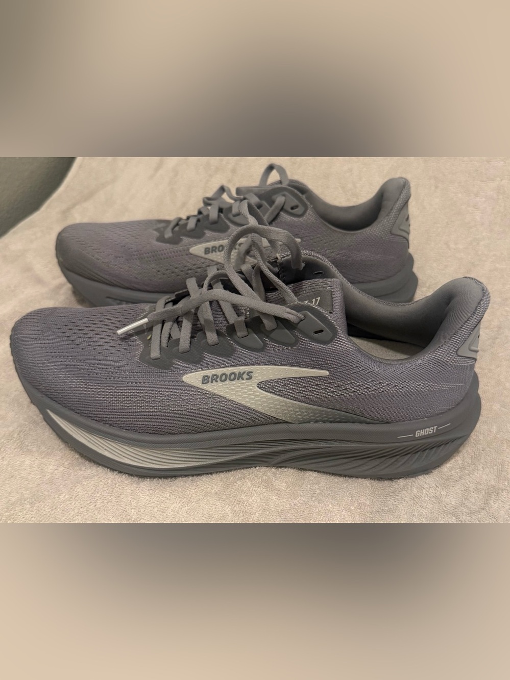Brooks Ghost 17 Primer Grey Men’s size 9  1104421D041
